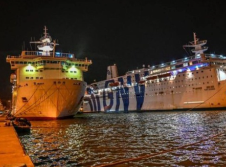 Mot i keq, vonohen tragetet Durrës-Bari dhe mbërritjet në port