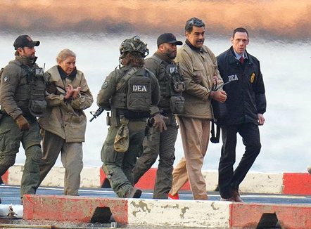 Me pranga në këmbë dhe veshje burgu, Maduro nuk pranon fajësinë: Jam president, SHBA më rrëmbeu