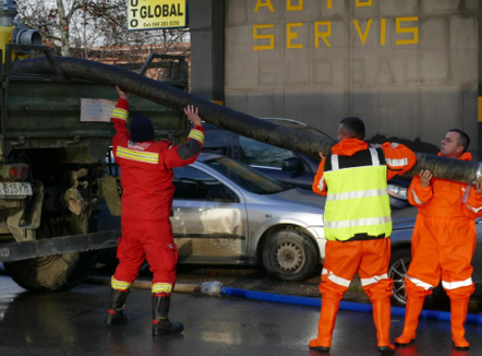 Përmbytjet në Durrës, ministri Vengu jep detaje: 8 mjete dhe 23 forca në terren për përballimin e situatës!