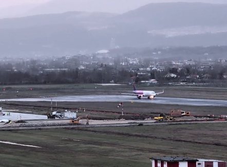 “Dy avionë nuk u ulën dot në Rinas”- Ministrja Balluku: Për shkak të motit të keq, mund të ketë vonesa në disa fluturime