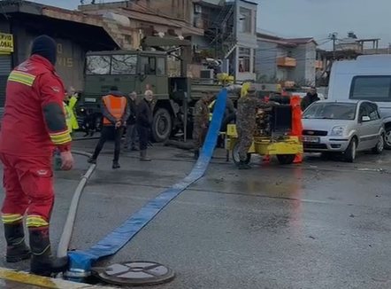 Përmbytjet në Durrës, ministri Vengu në terren: Të përmbyturit do të akomodohen në Konvaleshencë