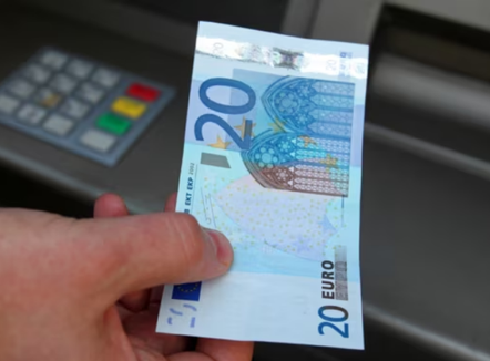 Si e dëmtojnë pagesat me para në dorë buxhetin e Kosovës?