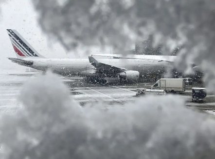 6 viktima dhe qindra fluturime të anuluara për shkak të motit të keq në të gjithë Europën