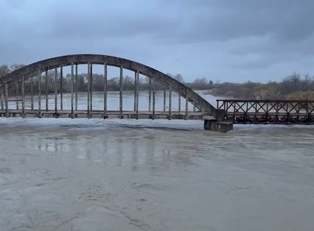 Stuhitë dhe rrebeshet mbërthejnë Shqipërinë