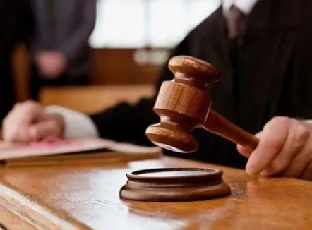 Vrau fqinjin 81-vjeçar, dënohet me 25 vite burg