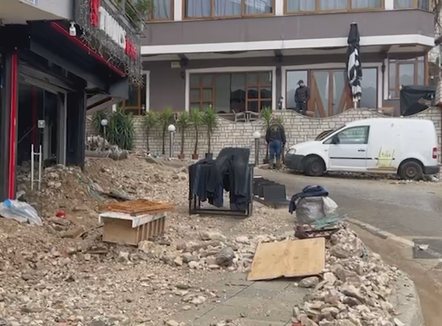 “Përrenj inertesh” mbi qytet, Gjirokastra përjeton momente ankthi dhe frike