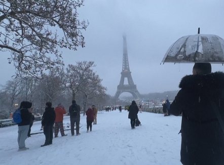 Europa mes borës e ngricave. Kaos në Francë, Britani dhe Holandë, anulohen qindra fluturime 