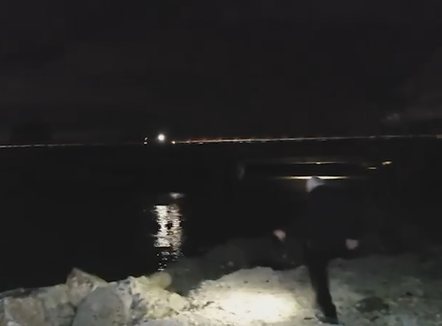 Situatë kritike në Vlorë, lumi Vjosë del nga shtrati. Nisin evakuimet