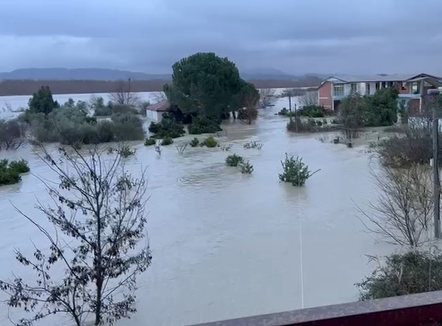 Vjosa arrin nivelin 9 metra, përmbyten rreth 200 hektarë tokë bujqësore