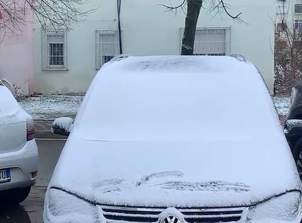 Bora zbardh Kukësin, trashësia deri në 10 centimetra në qytet. Të gjitha akset rrugore janë të kalueshme