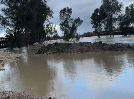 Vjosa përmbyt 27 banesa në fshatin Ferras
