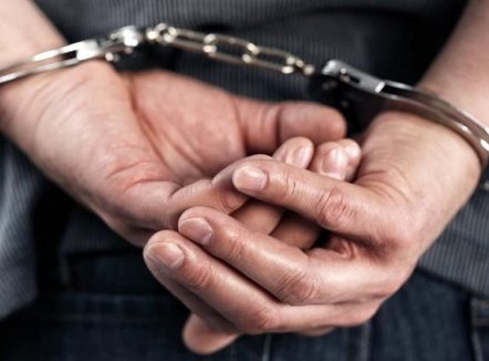 Përndiqte 37-vjeçaren, në pranga 28-vjeçari në Tiranë