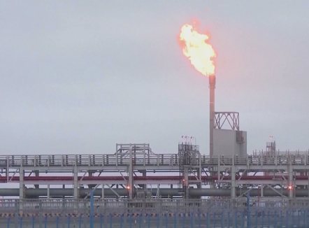 “BE po ushqen luftën e Putinit”. Europianët blenë 7,2 miliardë euro gaz nga Rusia vitin e kaluar