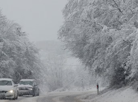 Ministria e Infrastrukturës thotë se të gjitha rrugët në Kosovë janë të kalueshme, por apelon për kujdes