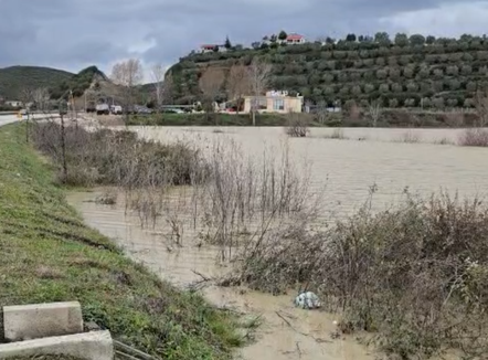 Situatë e rëndë nga moti i keq, evakuim i menjëhershëm për banorët e Ferrasit