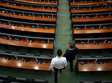 Një miliard euro për Kosovën po presin një “po” nga deputetët