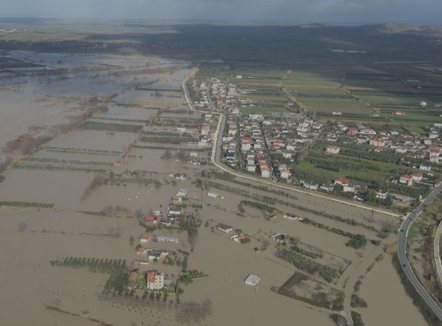 Përmbytjet në Shqipëri, ambasada e SHBA paralajmëron përkeqësim të situatës, thirrje qytetarëve të shmangin zonat me rrezik
