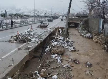 Nisin edhe reshjet e dëborës, situatë alarmante në lumin e Verdovës, Bashkia Pogradec: Rrezik për banesat
