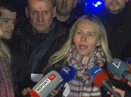 Zjarri masiv në Tiranë, Anduela Ristani flet nga vendngjarja: Janë djegur magazinat, shyqyr s'ka dëme në njerëz
