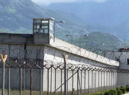 Dhunë në burgun e Reçit, dy të dënuar përfundojnë në spital