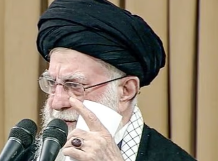 Lideri suprem i Iranit kërcënon Trump-in