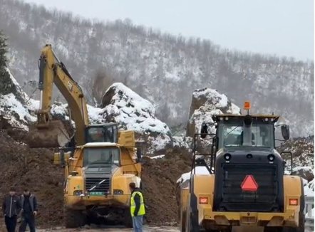 Masiv dherash në rrugën Qukës - Qafë Plloçë, aksi i bllokuar edhe për 7 ditë 