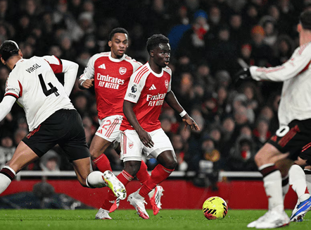 Premier League/ Arsenal dhe Liverpol ''në paqe'', “Topçinjtë” mbeten në krye