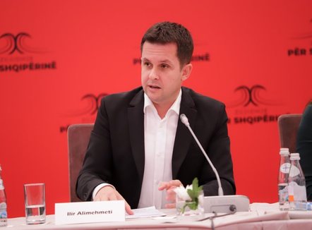 “Shqipëria në emergjencë kombëtare”, Alimehmeti: Qeveria po na vjedh të ardhmen e fëmijëve, duhet reagim i fortë qytetar