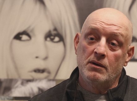 Koleksionisti francez që mblodhi mbi 200 mijë sende, veshje dhe objekte të Brigitte Bardot