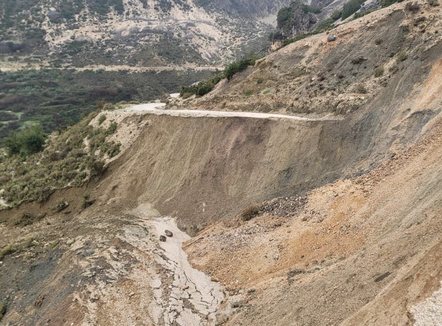 Situatë alarmante në fshatin Bashaj të Selenicës, rrëshqitjet e dheut izolojnë banorët
