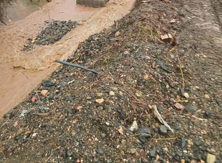 Probleme me vërshimin e ujërave në aksin Pogradec-Qafë Thanë, lëvizja me një korsi