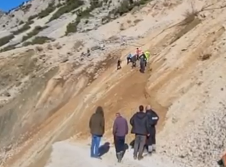 Fshati që qëndron i izoluar prej 4 ditësh