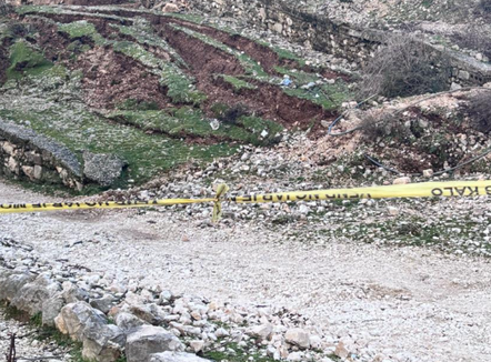 Banorët nisën të hapnin rrugën e bllokuar, policia vendos shiritin e sigurisë 