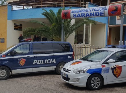 Zbulohet një ambjent për kultivim të bimëve narkotike në Sarandë, arrestohet një person