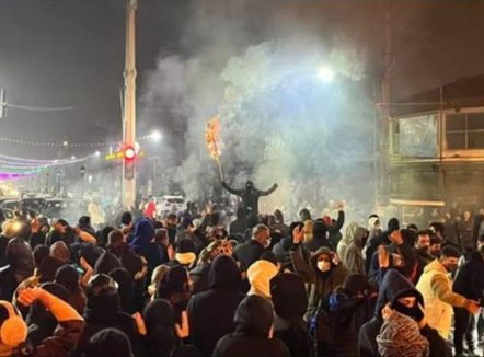 Protestat masive kanë ‘mbërthyer’ vendin, zyrtari i lartë rus zhvillon një bisedë telefonike me shefin e sigurisë iraniane