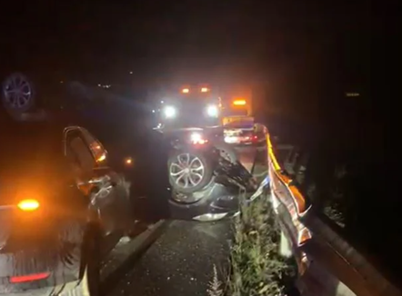 24-vjeçari humb kontrollin e makinës dhe përplaset me 4 automjete të tjera 