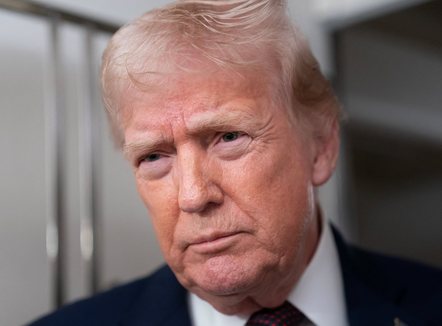 Trump: Vendet që bëjnë biznes me Iranin përballen me tarifa prej 25% në tregtinë amerikane. Reagon Kina