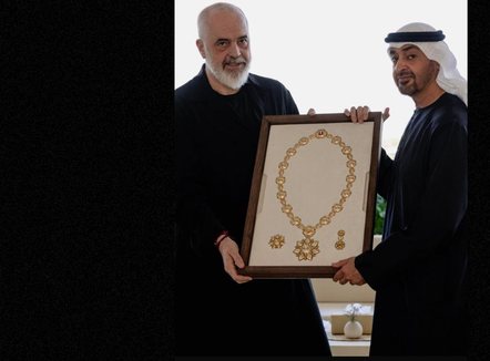 Rama nderohet me medaljen më të lartë të Emirateve të Bashkuara Arabe