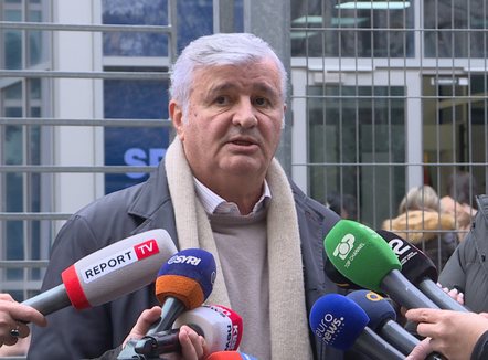 “Agasi është jashtë vendit”, Maks Haxhia: Vetëm po të jetë i çmendur që të kthehet