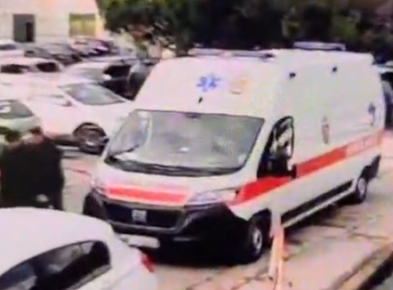 Momenti kur Altin Ndoci ka mbërritur në Spitalin e Durrësit i shoqëruar nga 3 policë