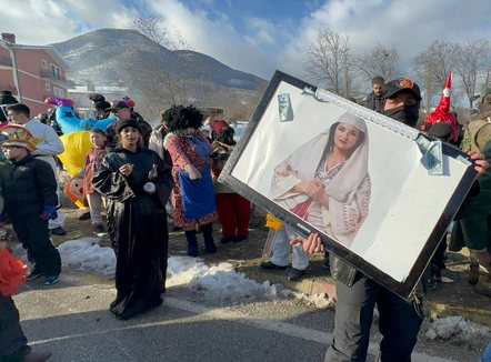 “Diella”, protagoniste në Karnavalet e Vevçanit