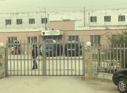 Arratisja e të burgosurit, shkarkohet i gjithë zinxhiri komandues i burgut të Durrësit