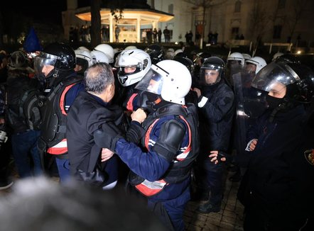 “Mashtrime”, Partia Demokratike: Asnjë polic nuk është paraqitur në spital