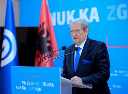 Berisha flet pas protestës së PD: Dje qytetarët triumfuan në rrugët dhe sheshet e Tiranës, do e rrëzojmë regjimin e kalbur të Rilindjes!