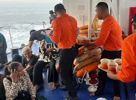 Fundoset trageti me mbi 350 persona në bord në Filipine, 18 të vdekur