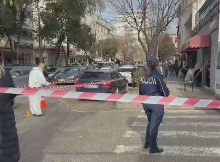 Durrës, krim në familje. Babai plagos me thikë vajzën dhe dy të tjerë