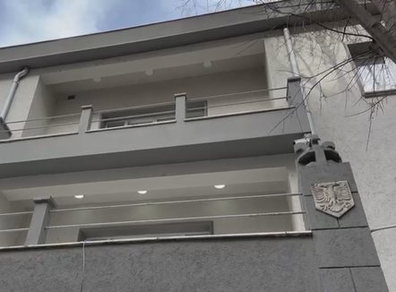 Zhvendosja e Kadastrës së Vlorës, punonjës dhe qytetarë kundër vendimit