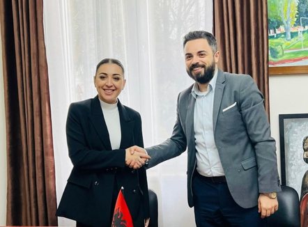 RSU nënshkruan marrëveshje bashkëpunimi me Shërbimin Social Shtetëror, ja çfarë përfitojnë studentët