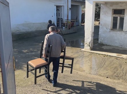 Pas përmbytjeve në Ferras, shumë shtëpi ende nuk janë kthyer në të banueshme