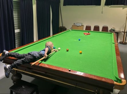2-vjeçari futet në Librin e Rekordeve Guinness për goditjen e rrallë në snooker